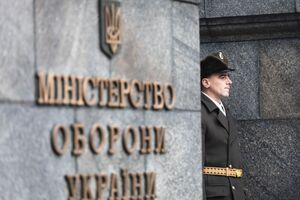 В Минобороны заявили, что женщины будут маршировать в парадной форме и на каблуках