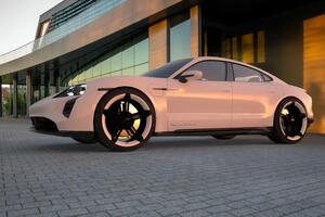 В Украину привезли 107 электрокаров Taycan