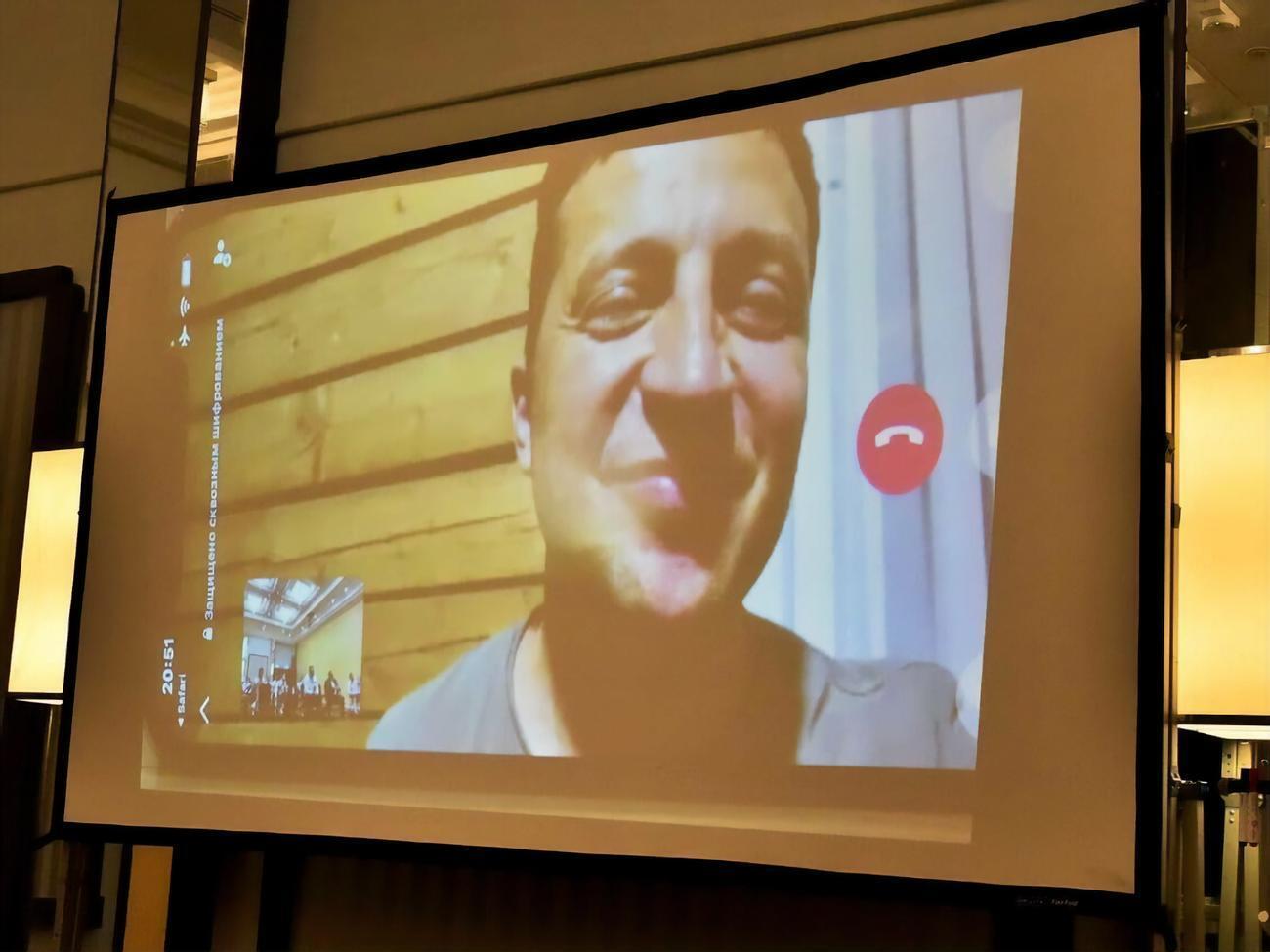 Перед игрой за выход в четвертьфинал Евро 2020 Зеленский звонил сборной и тоже запускал флешмоб в соцсетях