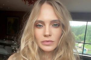 Глюк'oZa: Когда такое серьезное лицо в бассейне --- это значит, что ты в отпуске, но скоро выезжать