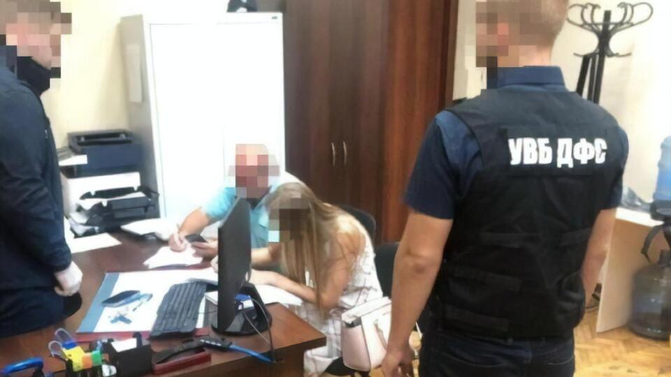 Главному государственному инспектору таможенного поста прокуратура сообщила о подозрении