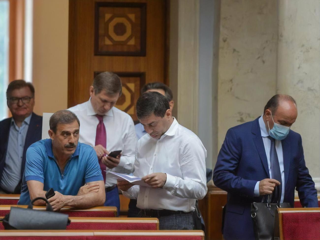 Три проекта постановлений об отмене закона о реформе "Укроборонпрома" зарегистрировали нардепы от фракции "Батьківщина"