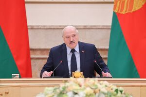 Лукашенко пообіцяв "не панькатися зі зрадниками" в іноземних представництвах Білорусі