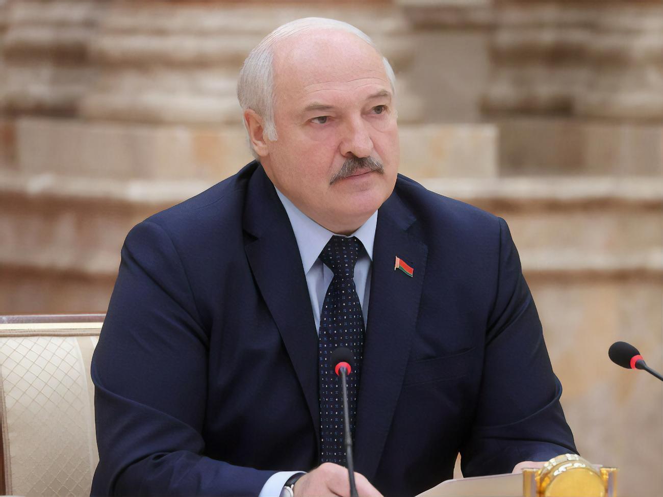 По словам Лукашенко, процесс оптимизации белорусских загранучреждений в Европе идет недостаточно интенсивно