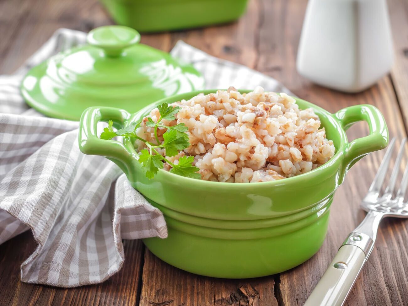 Клопотенко говорит, что оставшуюся после приготовления гречки воду нужно слить