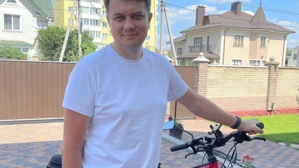 Разумков родился в 1983 году в Житомирской области