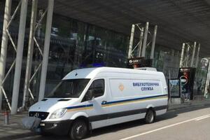 На території аеропорту виявили підозрілу сумку, у якій може бути вибухівка