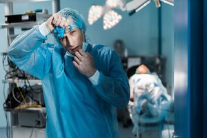 По данным Госстата, за первые пять месяцев года от вызванных COVID-19 осложнений умерло около 34 тыс. украинцев