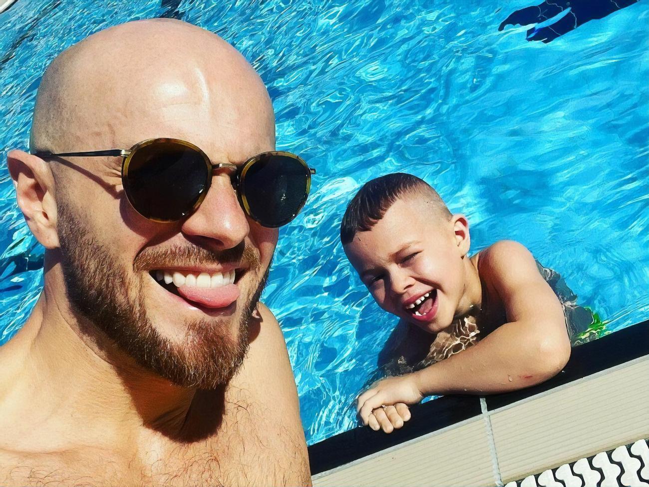 Свій 39-й день народження Влад Яма зустрів на Криті з дружиною і сином Ліоном