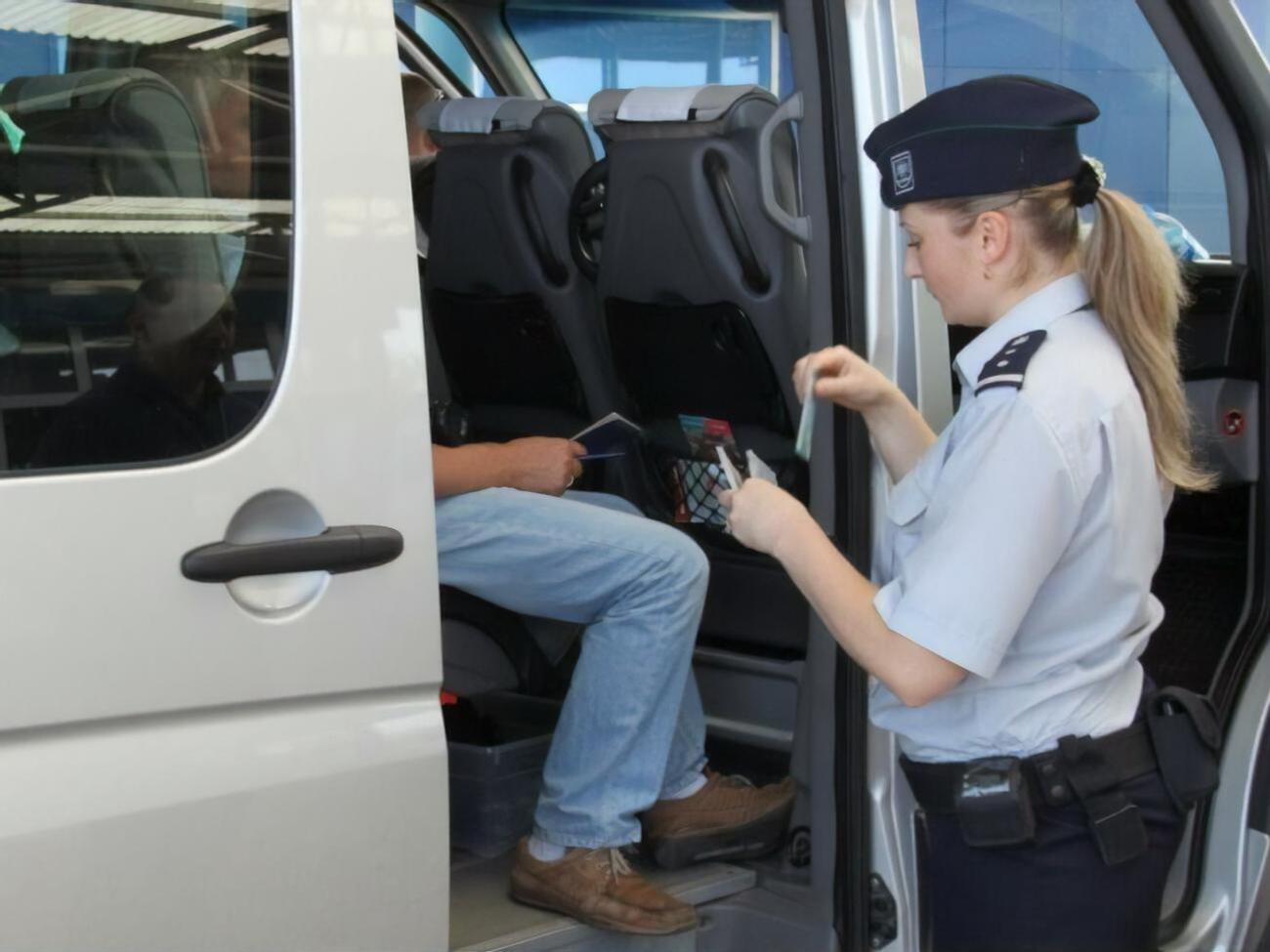 Пограничники проверили результаты тестов и установили, что справки поддельные