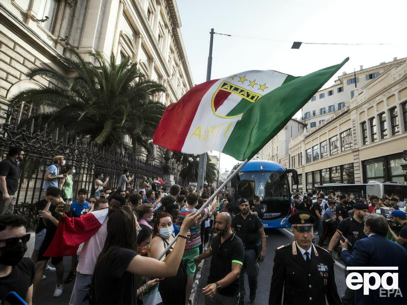 Вспышку заболеваемости в Риме связывают с празднованием победы в Евро 2020