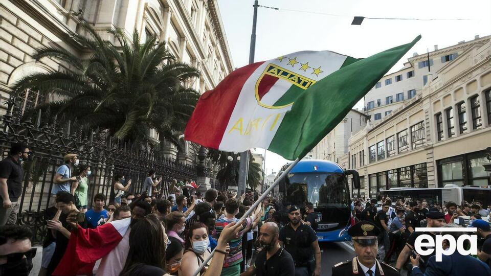 Вспышку заболеваемости в Риме связывают с празднованием победы в Евро 2020