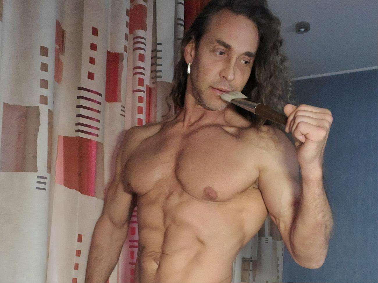 Тарзан показал подписчикам "немного спорта"