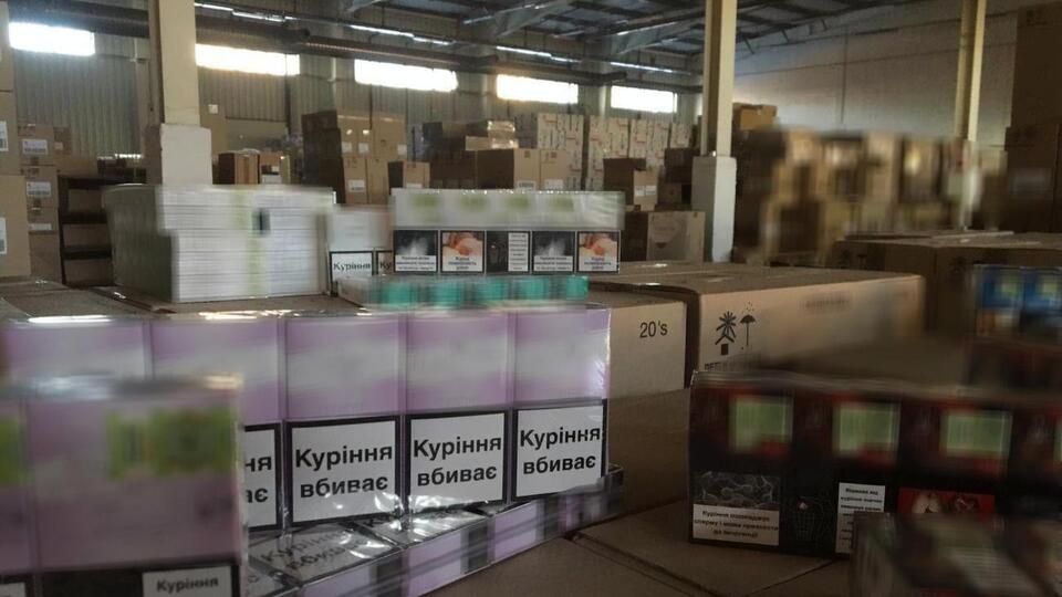 C начала года сотрудники ГФС изъяли около 18 млн пачек табачных изделий