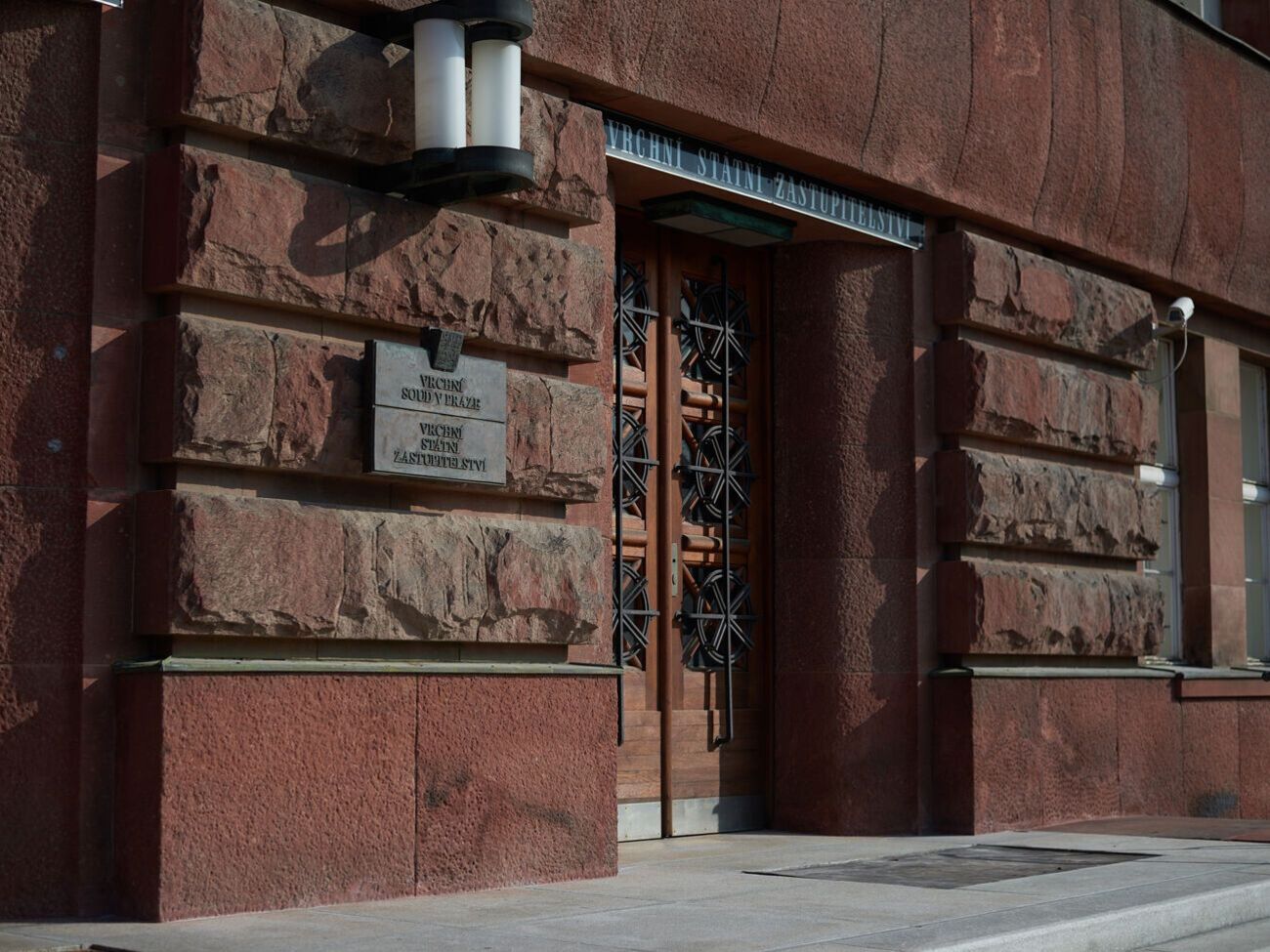 Высший суд Праги изменил квалификацию преступлений Фадеева на "терроризм" в составе организованной преступной группировки