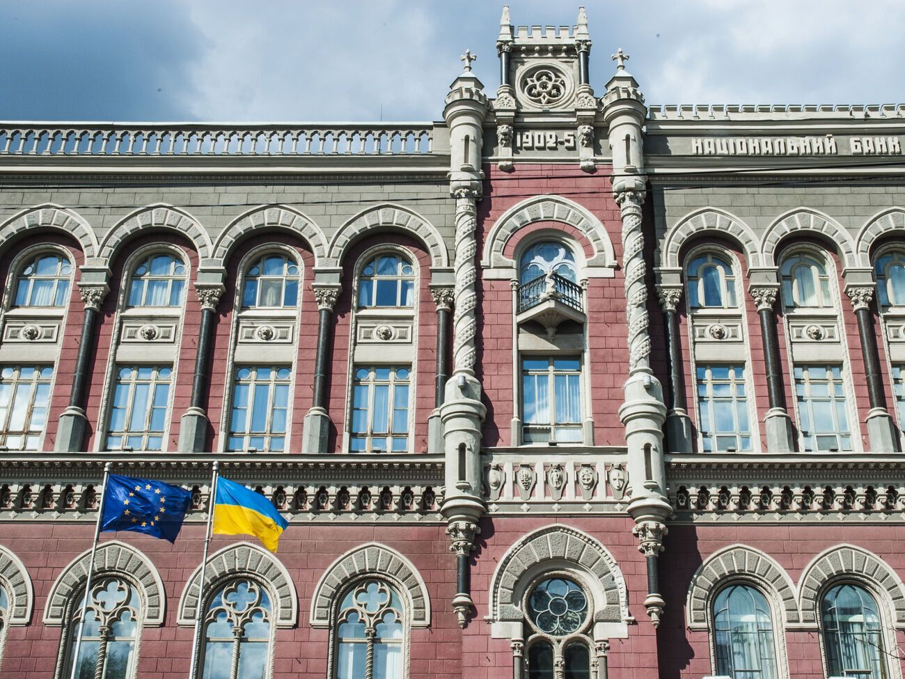 За даними НБУ, станом на 1 липня міжнародні резерви України становили $28,357 млрд