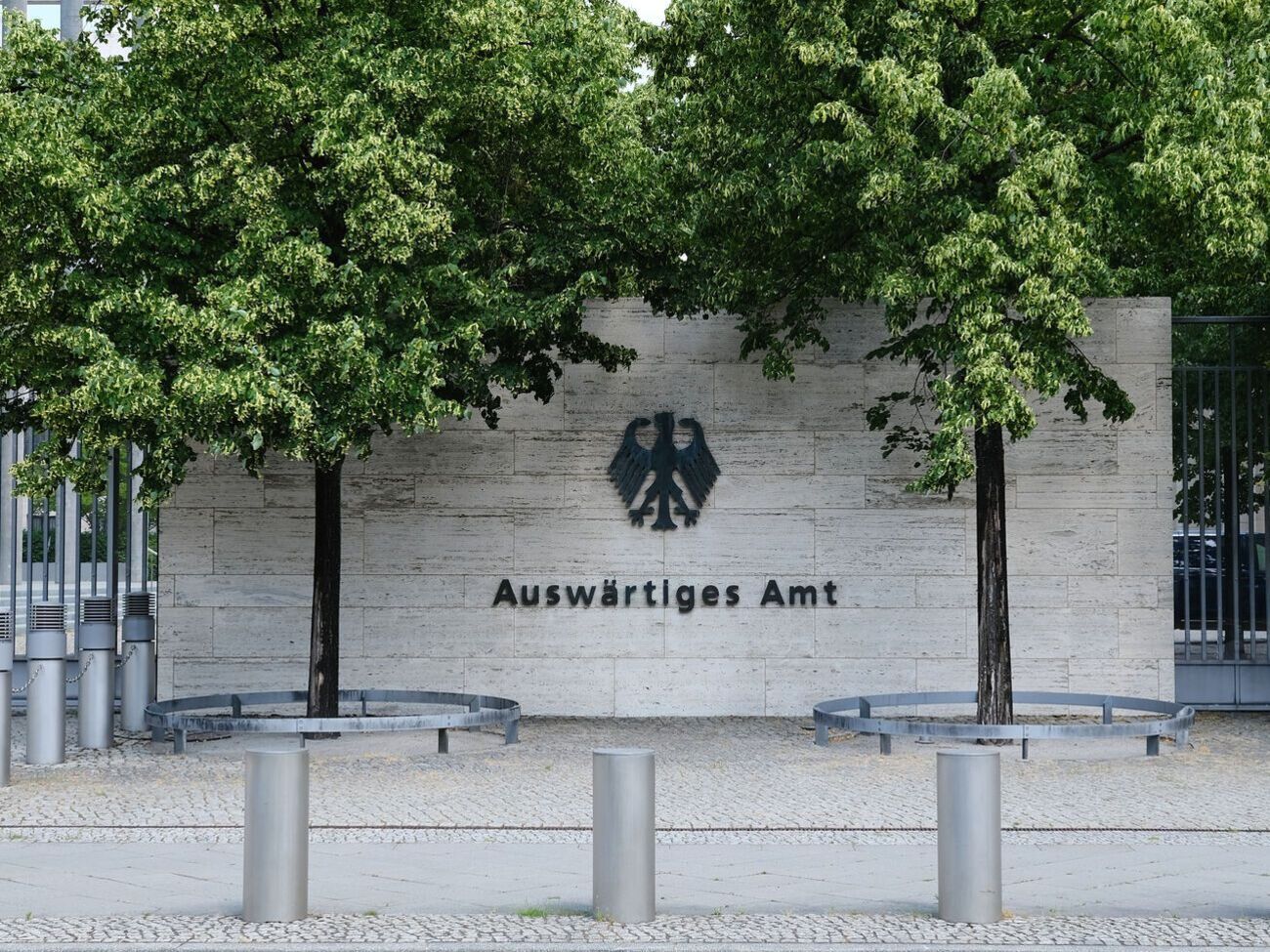 Украина должна перенести так называемую "формулу Штайнмайера" в свое законодательство, отметили в МИД ФРГ