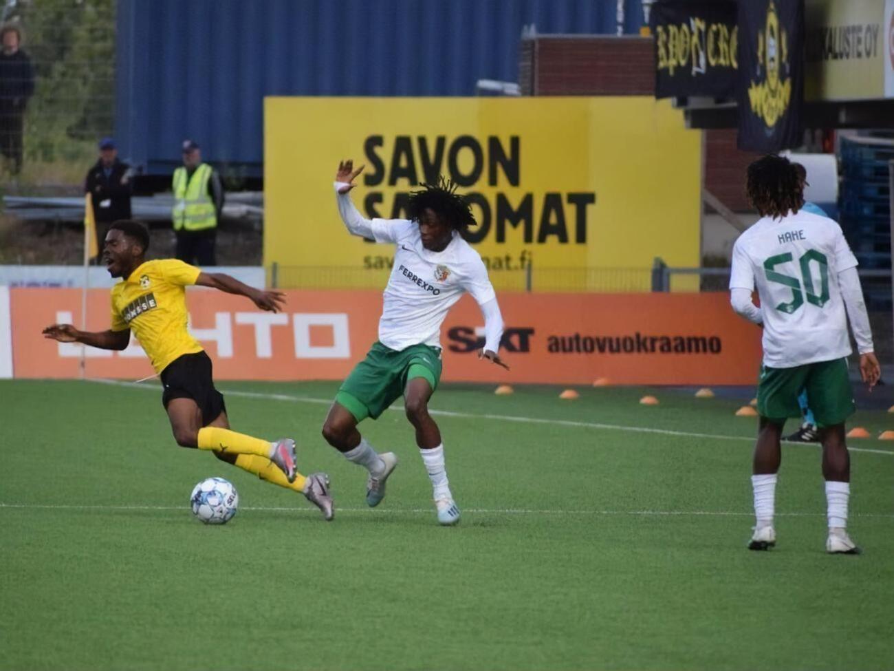 Украинская команда (в белых футболках) играла на выезде