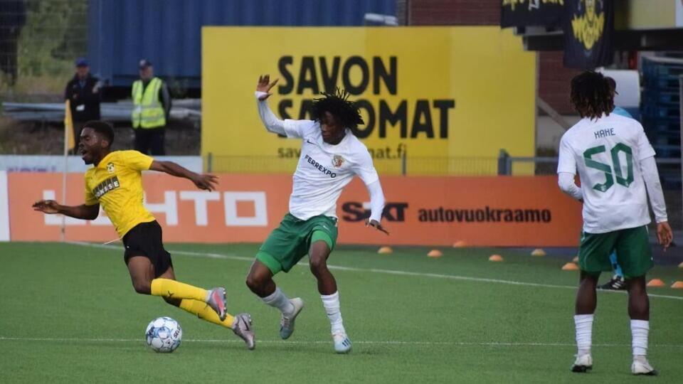 Украинская команда (в белых футболках) играла на выезде