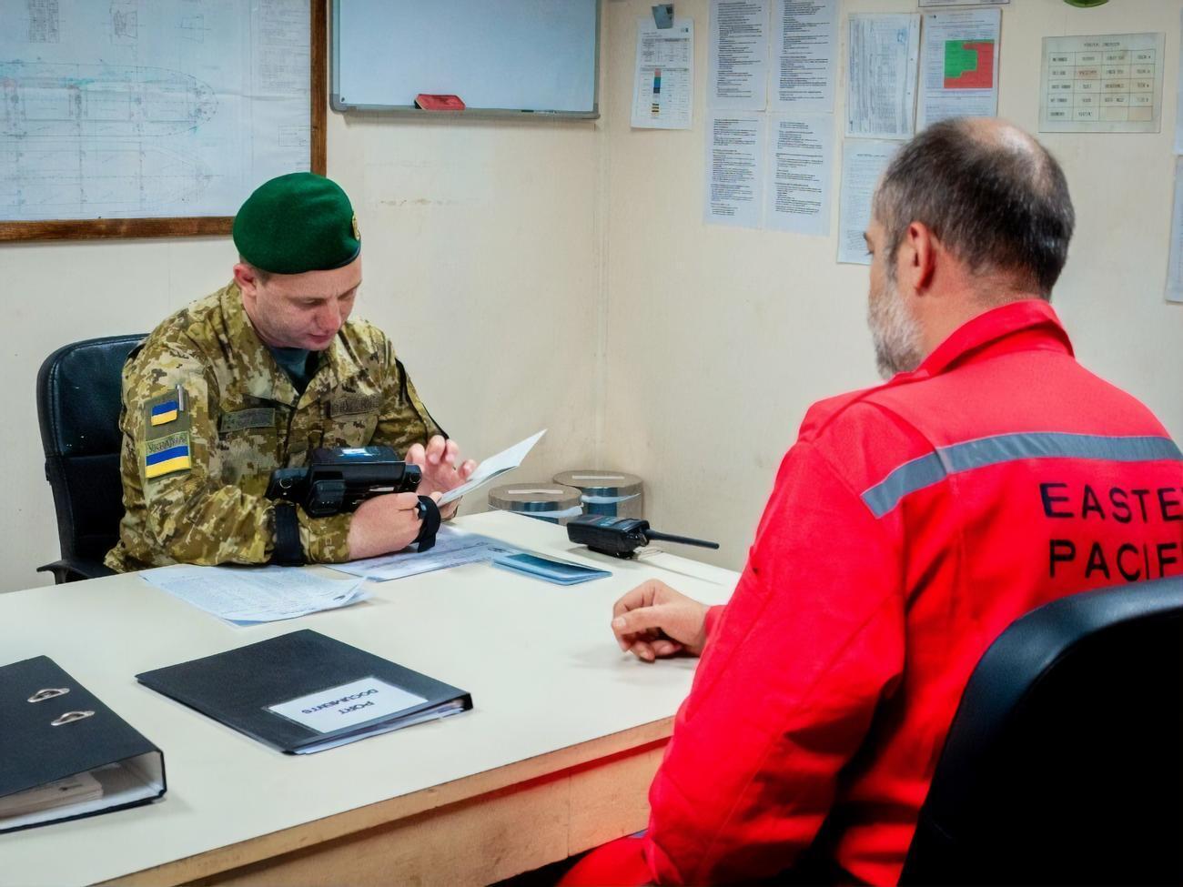 Документы моряков были выданы в аннексированном Россией Крыму