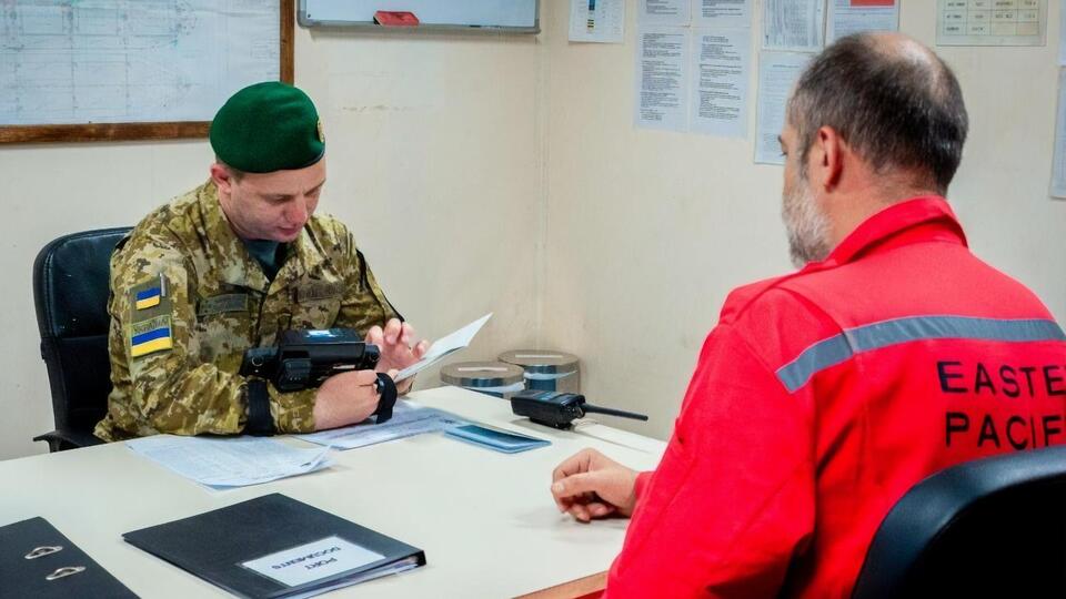 Документы моряков были выданы в аннексированном Россией Крыму