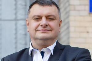 Литвиненко в різні роки працював у СБУ, РНБО і Національному інституті стратегічних досліджень