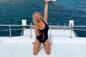 Семенович отправилась отдыхать в Грецию