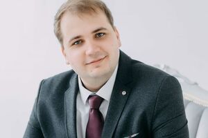 Швачко народився 1992 року, живе у Сумах