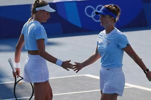 Ястремська (ліворуч) завершила участь в Олімпіаді 2020