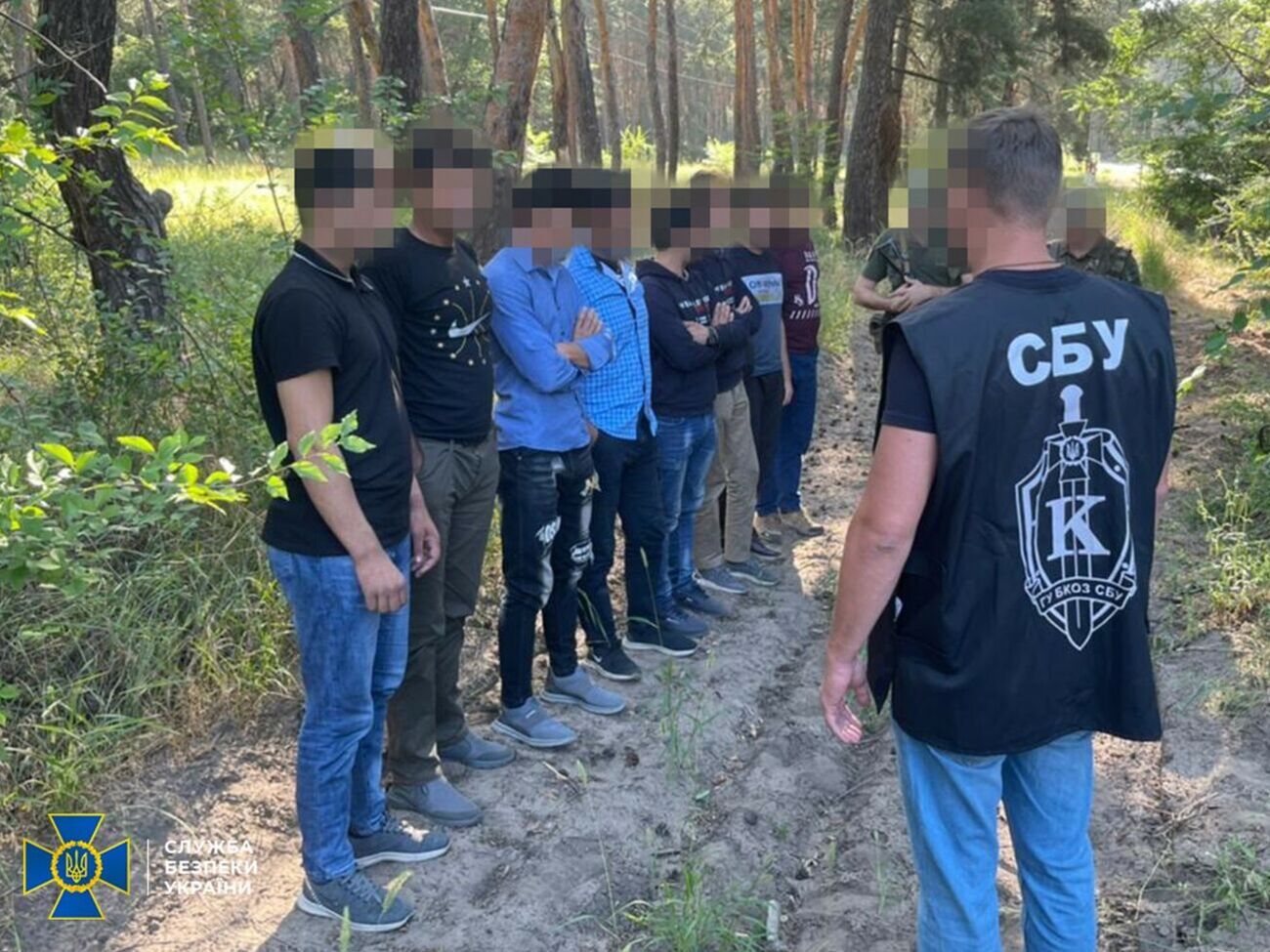 Всего задержали четыре группы иностранцев