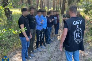 Всего задержали четыре группы иностранцев