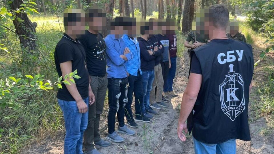 Всего задержали четыре группы иностранцев