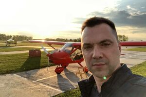 Арестович является внештатным советником главы Офиса президента Украины