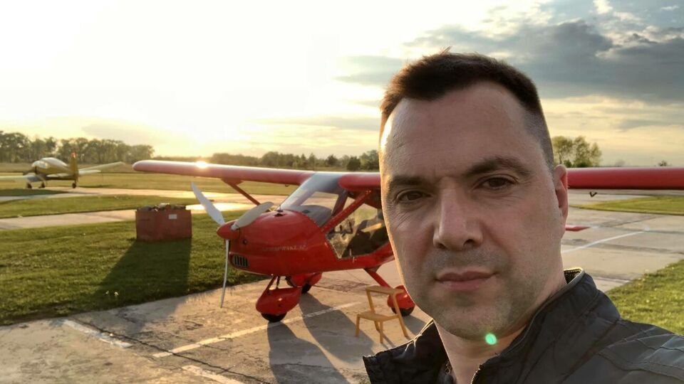 Арестович является внештатным советником главы Офиса президента Украины