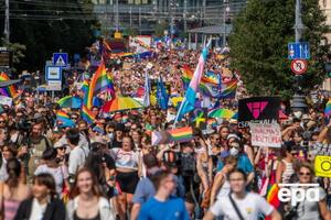 Учасники прайду виступили проти нинішньої політики угорського уряду, яка не підтримує ЛГБТ-спільноту