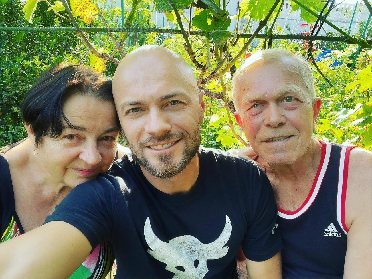 Влад Яма з батьками – Любов'ю Миколаївною і Миколою Петровичем