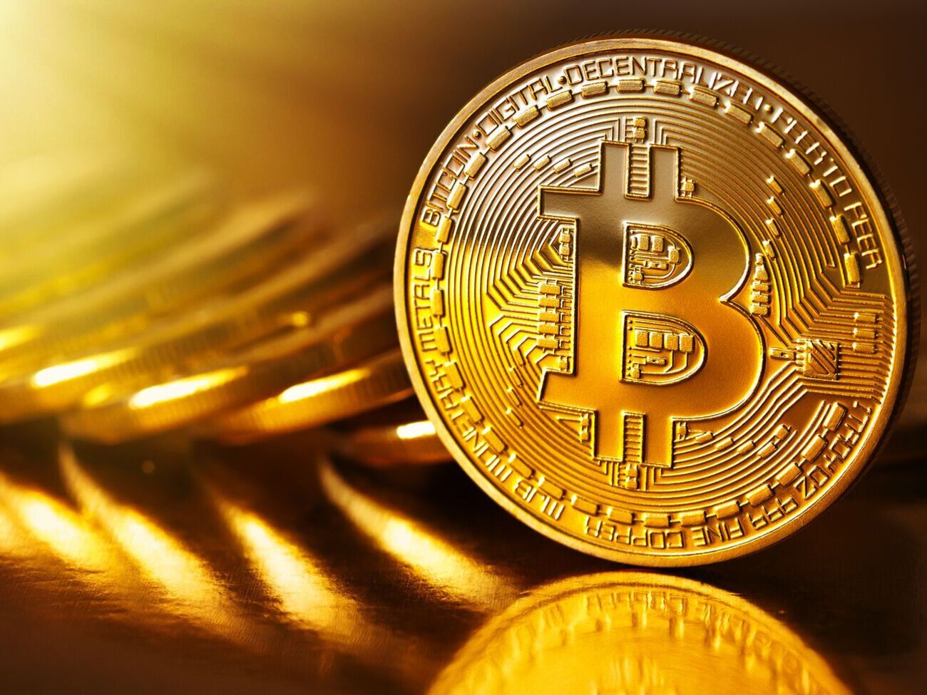 Станом на 16.45 за Києвом вартість одного біткоіна становить $38 317