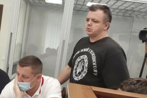 Семенченко мав бути під домашнім арештом до 14 вересня, але суд задовольнив клопотання СБУ про зміну запобіжного заходу і призначив йому арешт