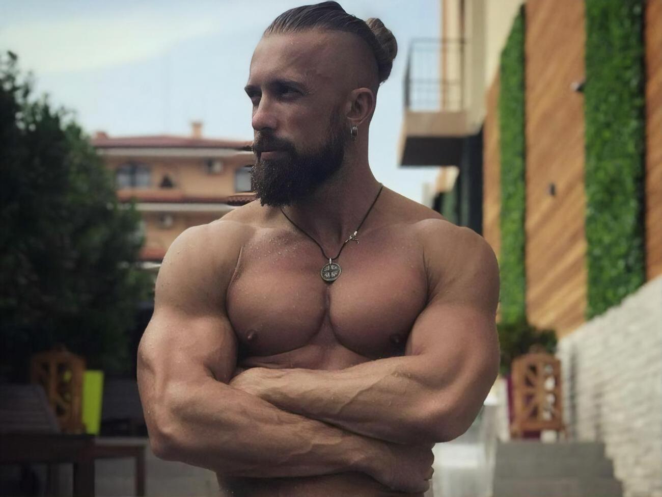 Суровцев запропонував познайомитися із ним ближче