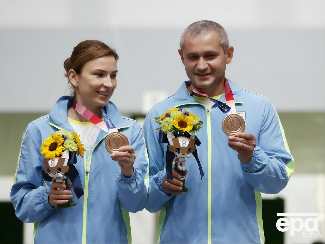 Костевич и Омельчук завоевали бронзу в стрельбе из пневматического пистолета с 10 метров в миксте