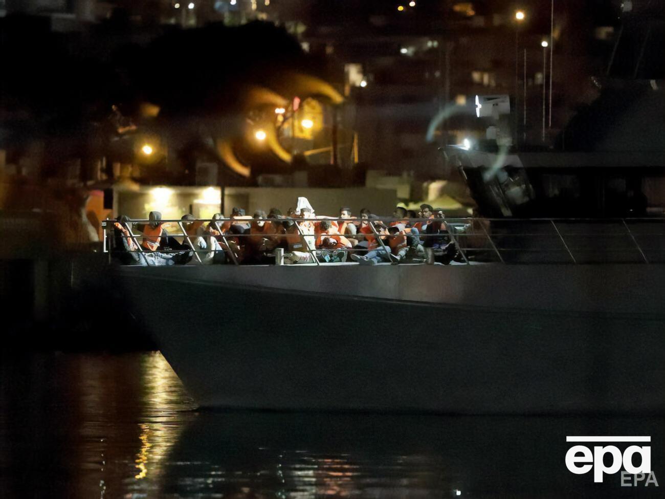 Мигрантов доставили на&nbsp;патрульном катере