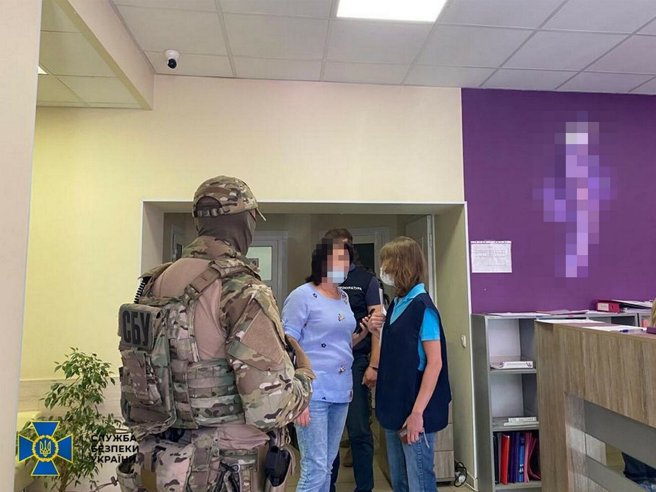 СБУ в межах розслідування ймовірного продажу дітей провела обшуки за місцем проживання фігурантів та в центрі репродуктивної медицини