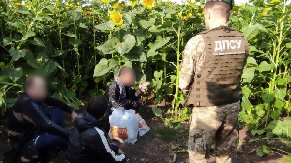 Іноземців затримано, зараз із ними працюють правоохоронці