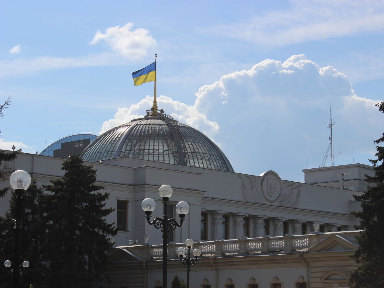 На виборах до парламенту 24,1% українців мають намір підтримати "Слугу народу"