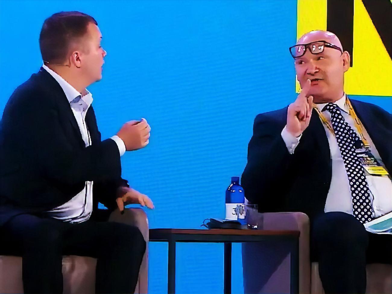 Милованов (ліворуч) і Кульпа (праворуч) побилися об заклад під час форму "Україна 30"