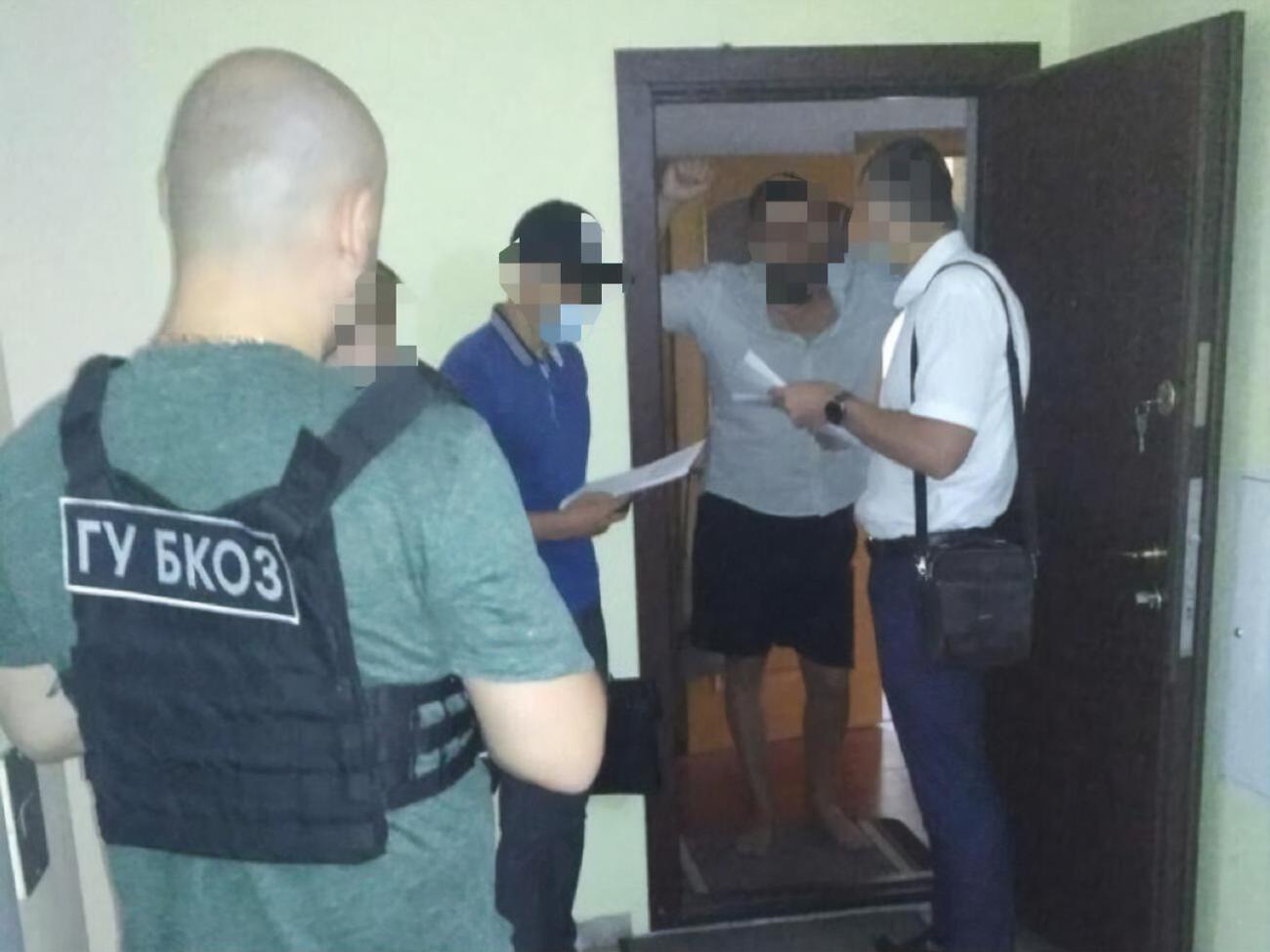 Шестерых фигурантов дела подозревают в присвоении порядка $400 тыс., которые были признаны вещественными доказательствами