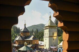 Как отмечают социологи, во всех возрастных группах большая часть респондентов заявляли, что преемницей Киевской Руси является Украина