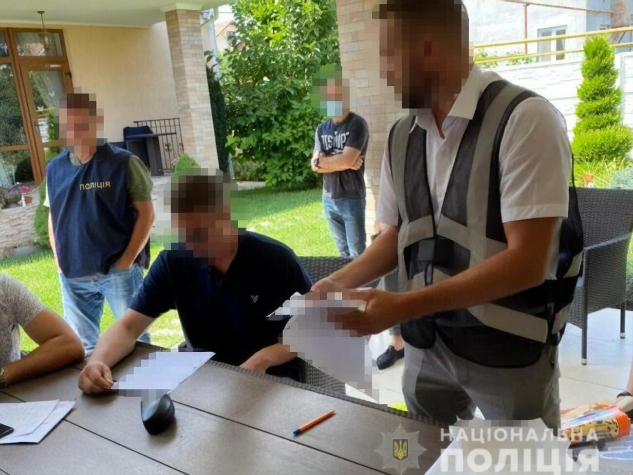 Следователи и прокуроры изъяли документы, в которых заранее определен победитель, отметили в Нацполиции