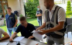 Следователи и прокуроры изъяли документы, в которых заранее определен победитель, отметили в Нацполиции