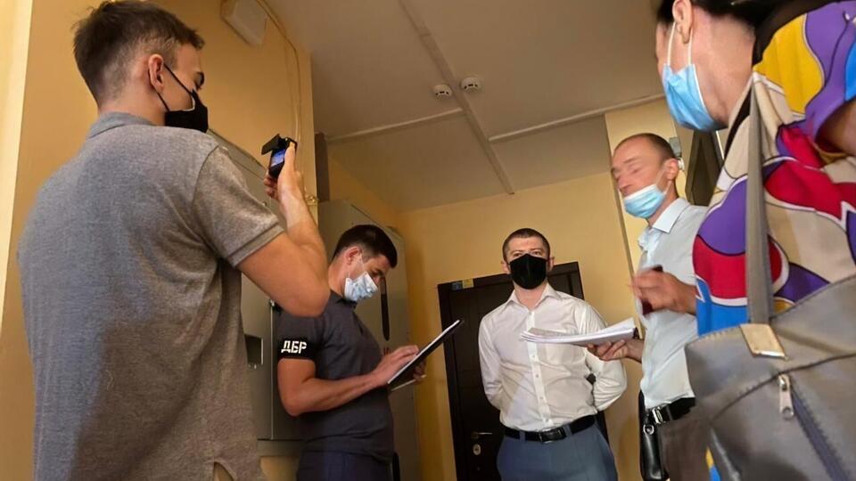 Агентство УНН опублікувало фото вручення підозри
